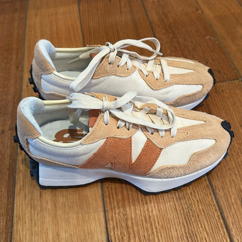 New Balance MS327WC Macadamia Nut/Sweet Caramel 
Size 6